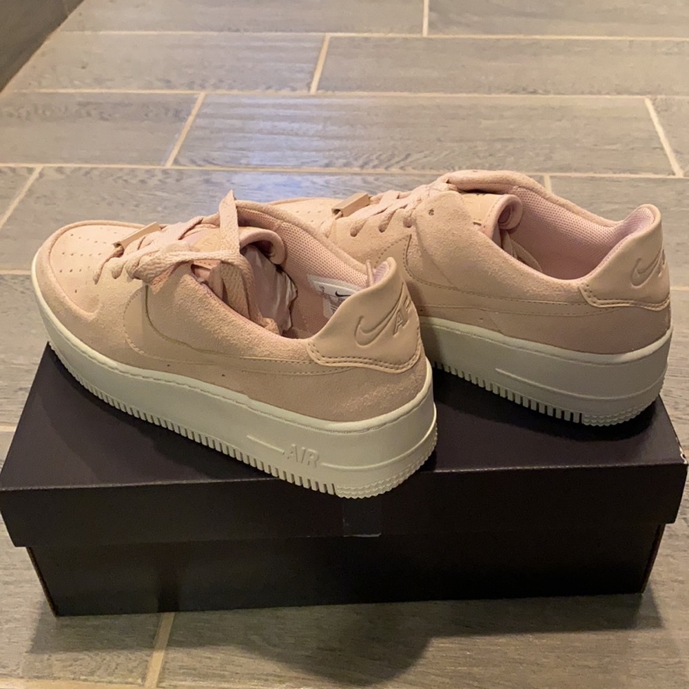 Brand new Nike Air Force One - Picture 4 of 5